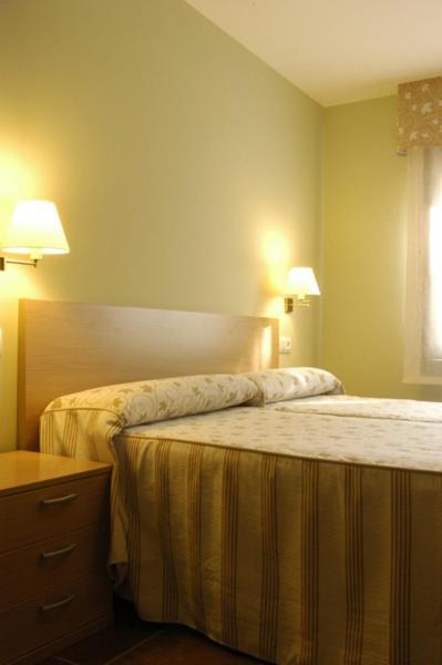 Aparthotel Tres Caminos El Grado Luaran gambar