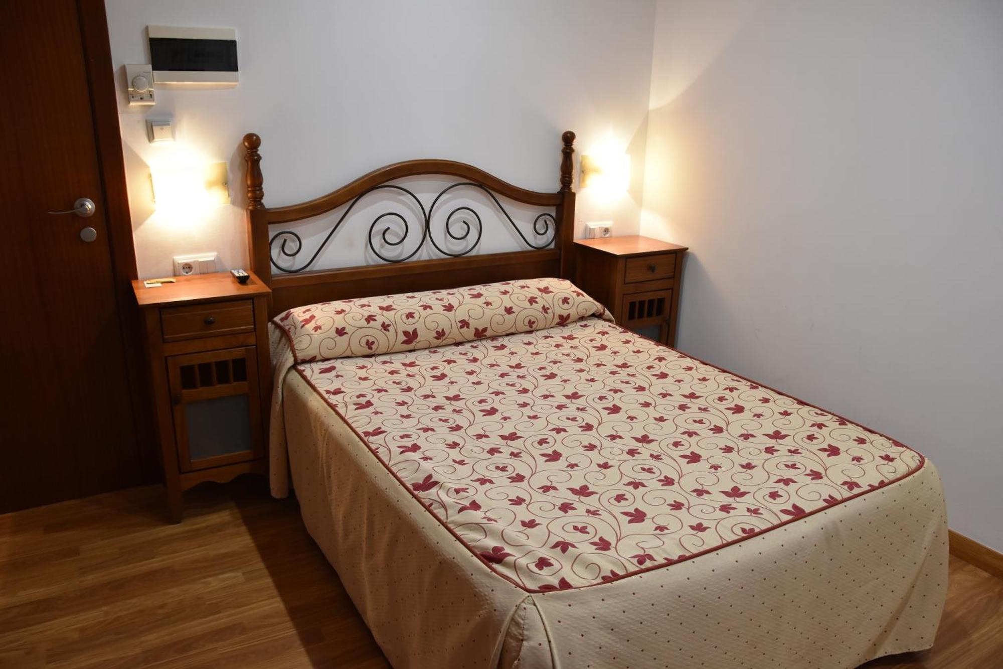 Aparthotel Tres Caminos El Grado Luaran gambar