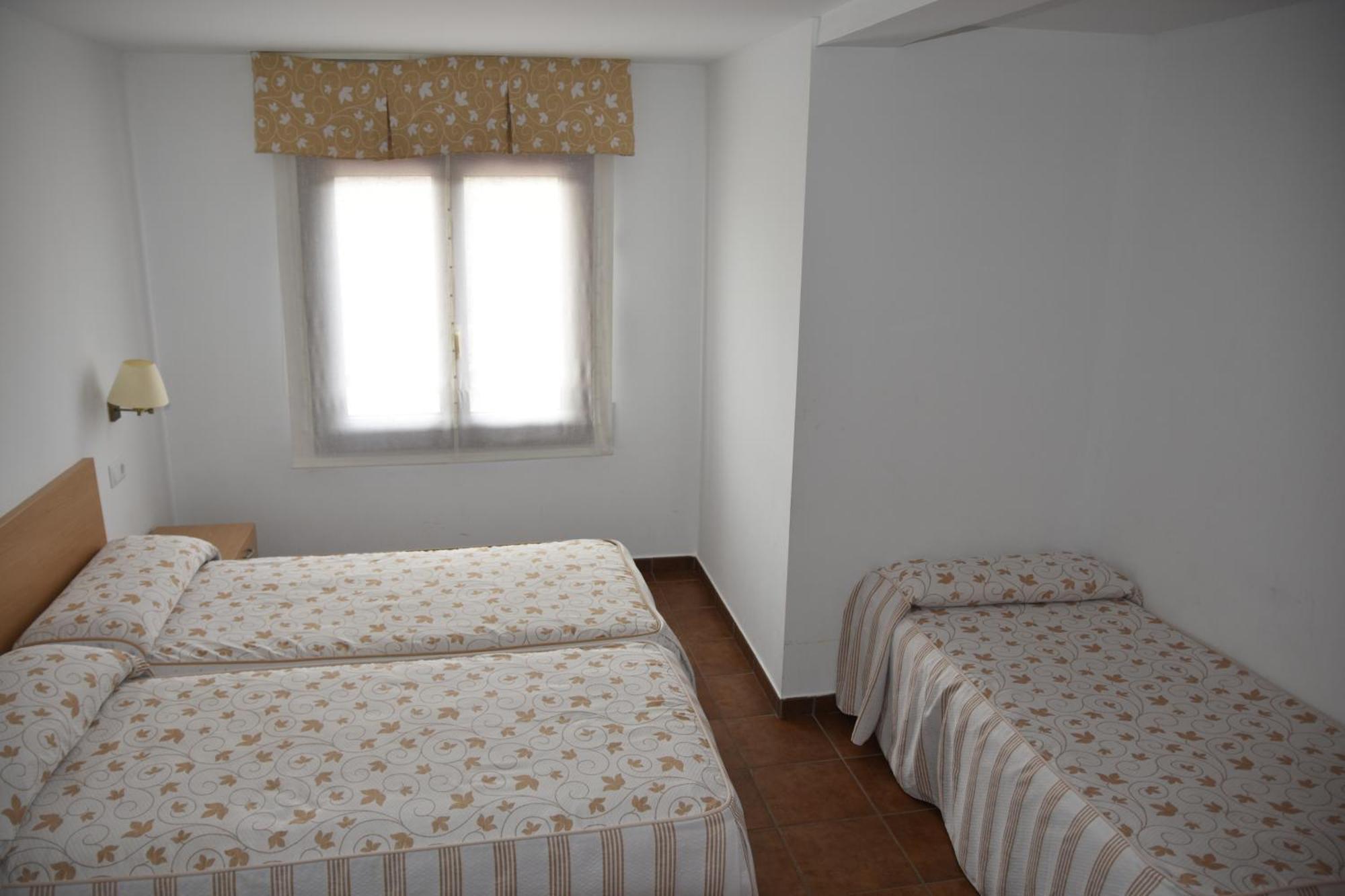 Aparthotel Tres Caminos El Grado Luaran gambar