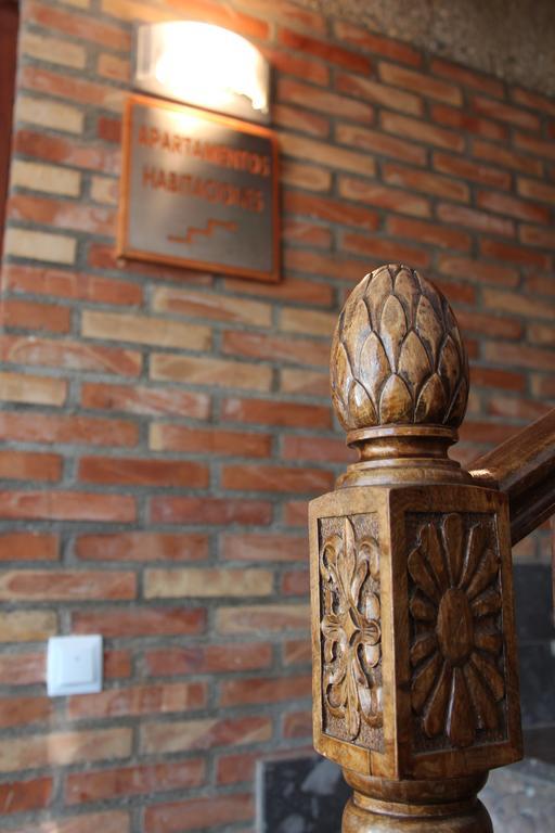 Aparthotel Tres Caminos El Grado Luaran gambar