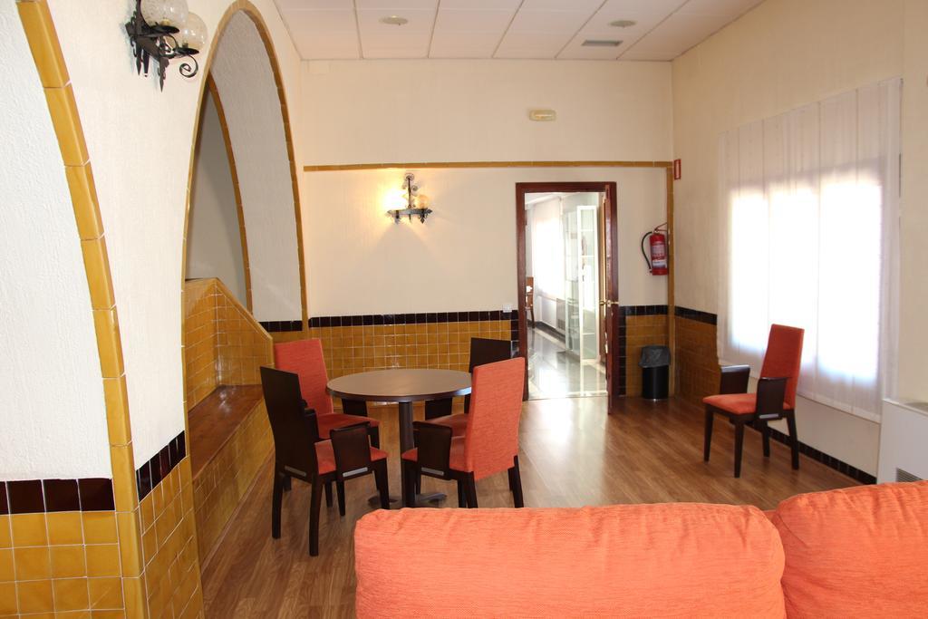 Aparthotel Tres Caminos El Grado Luaran gambar