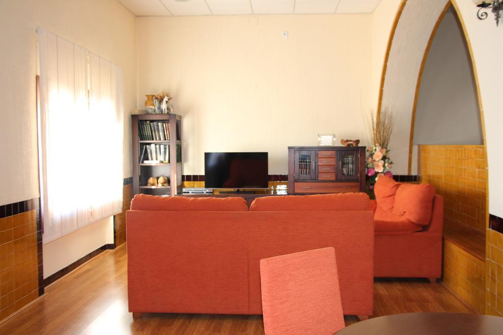 Aparthotel Tres Caminos El Grado Luaran gambar