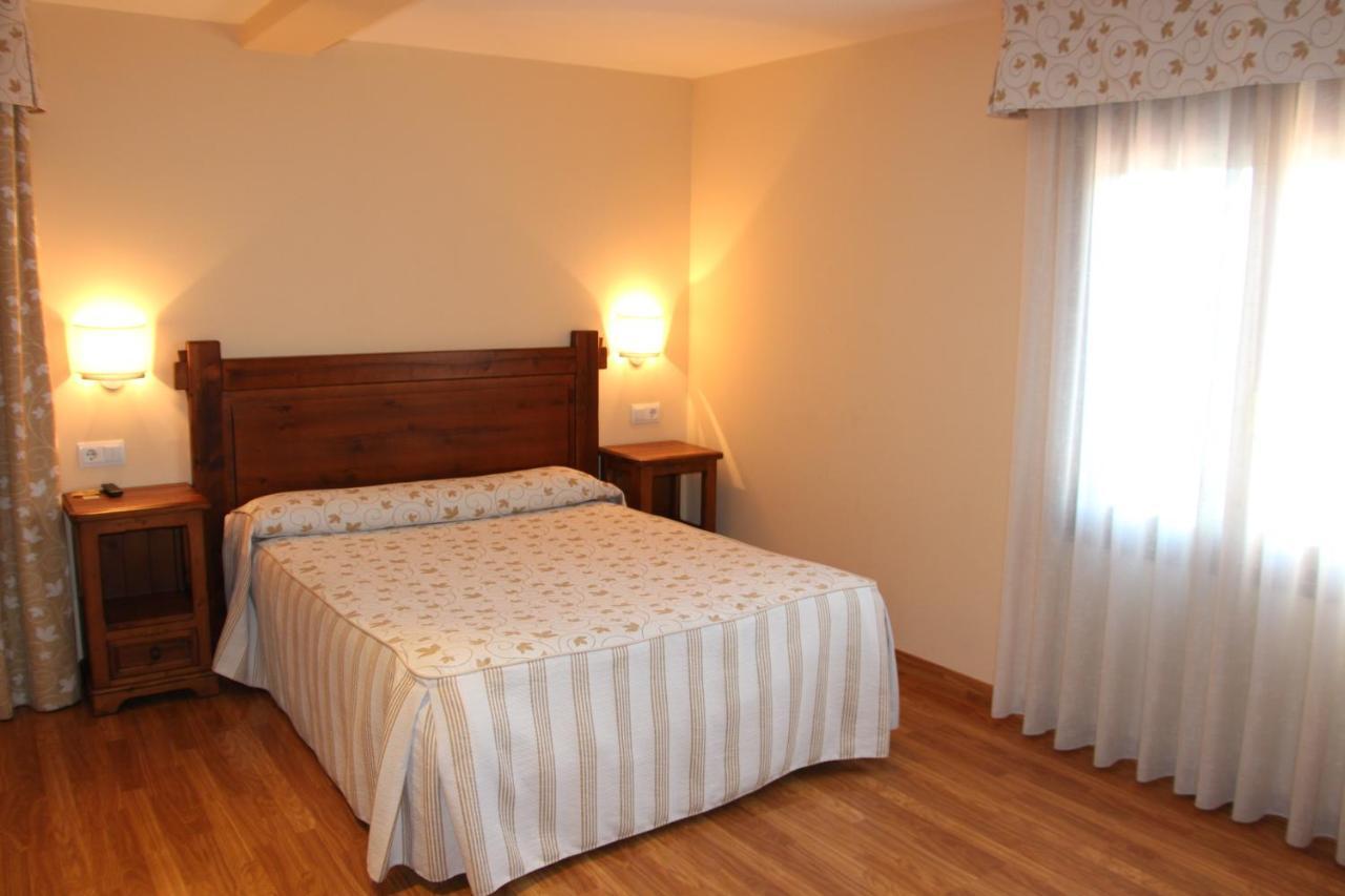 Aparthotel Tres Caminos El Grado Luaran gambar